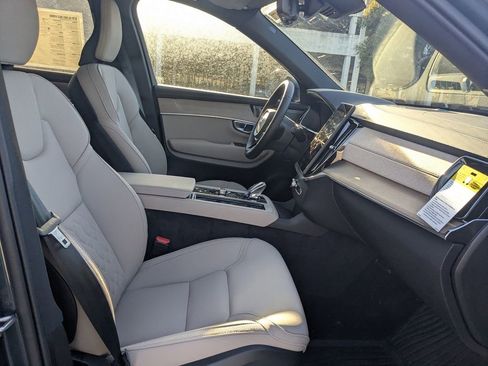 New 2026 Volvo XC90 B6 Plus w/ Protection Package Premier AWD/4WD image 13