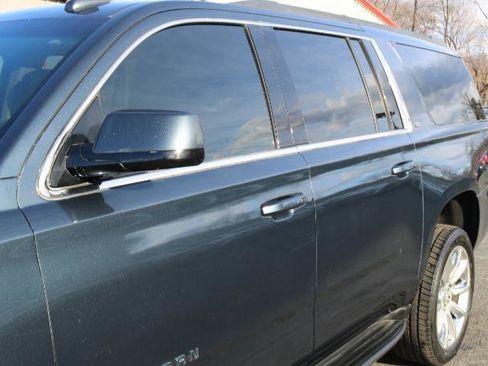 Used 2019 Chevrolet Suburban LT AWD/4WD image 5