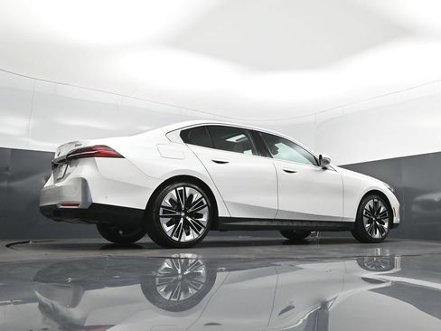 Certified 2026 BMW 530i RWD image 42