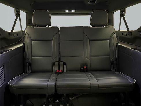Used 2023 Chevrolet Suburban Premier AWD/4WD image 14