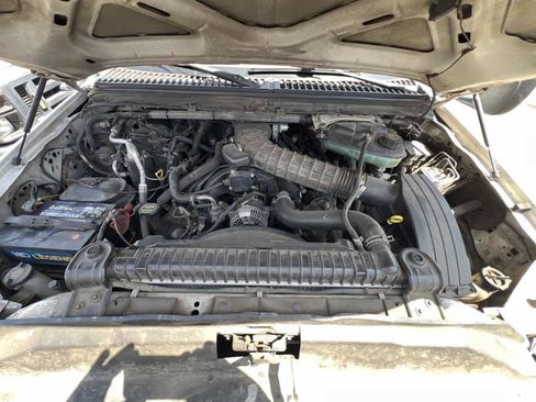Used 2005 Ford F550 2WD Crew Cab Super Duty image 17