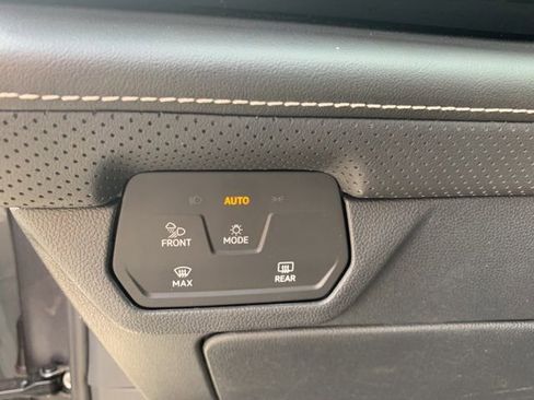 Used 2025 Volkswagen Atlas SE FWD image 23