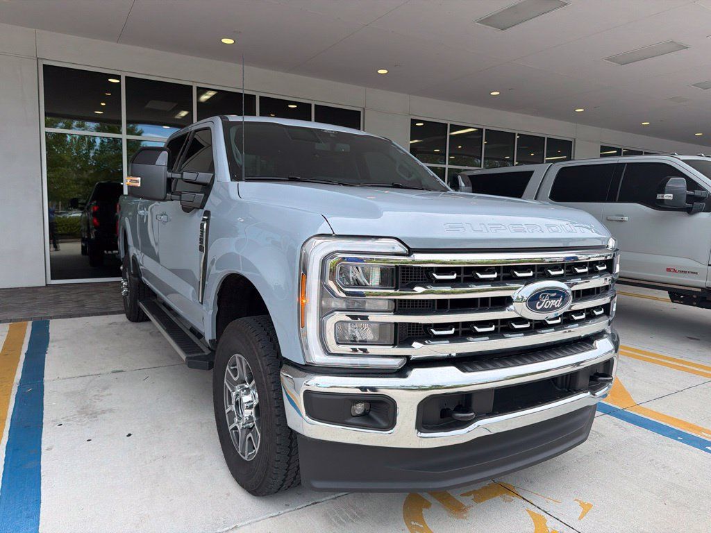 Used 2026 Ford F350 Lariat w/ FX4 Off-Road Package AWD/4WD image 3