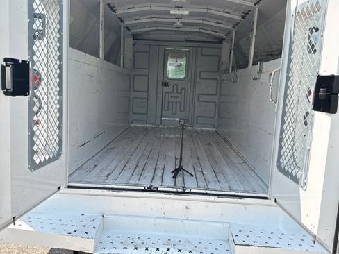 Used 2017 Chevrolet Express 3500 RWD image 15