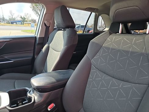 Used 2023 Toyota RAV4 XLE image 17