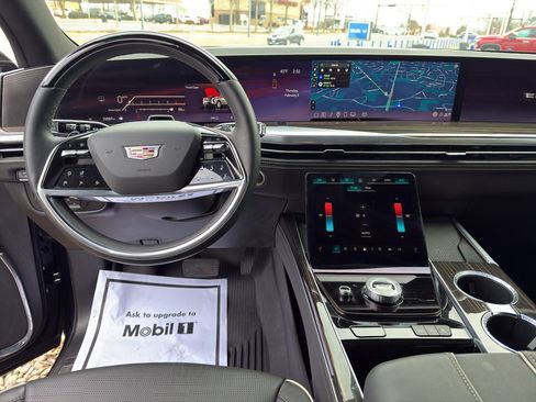 Used 2025 Cadillac Escalade Premium Luxury image 26