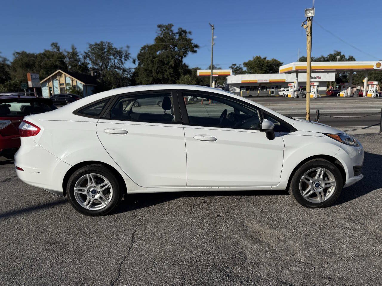 Used 2017 Ford Fiesta SE FWD image 8
