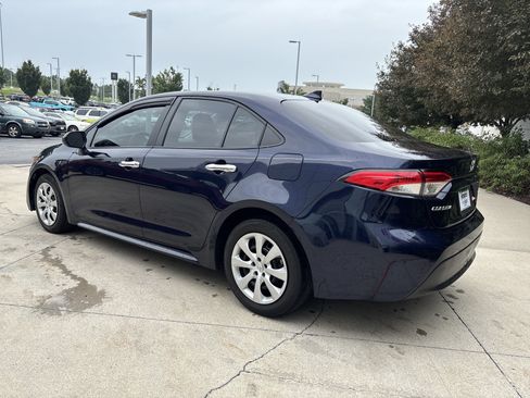 Used 2025 Toyota Corolla LE FWD image 7
