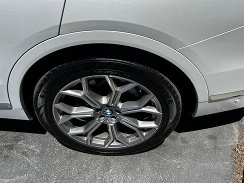 Used 2021 BMW X7 xDrive40i w/ Premium Package AWD/4WD image 13