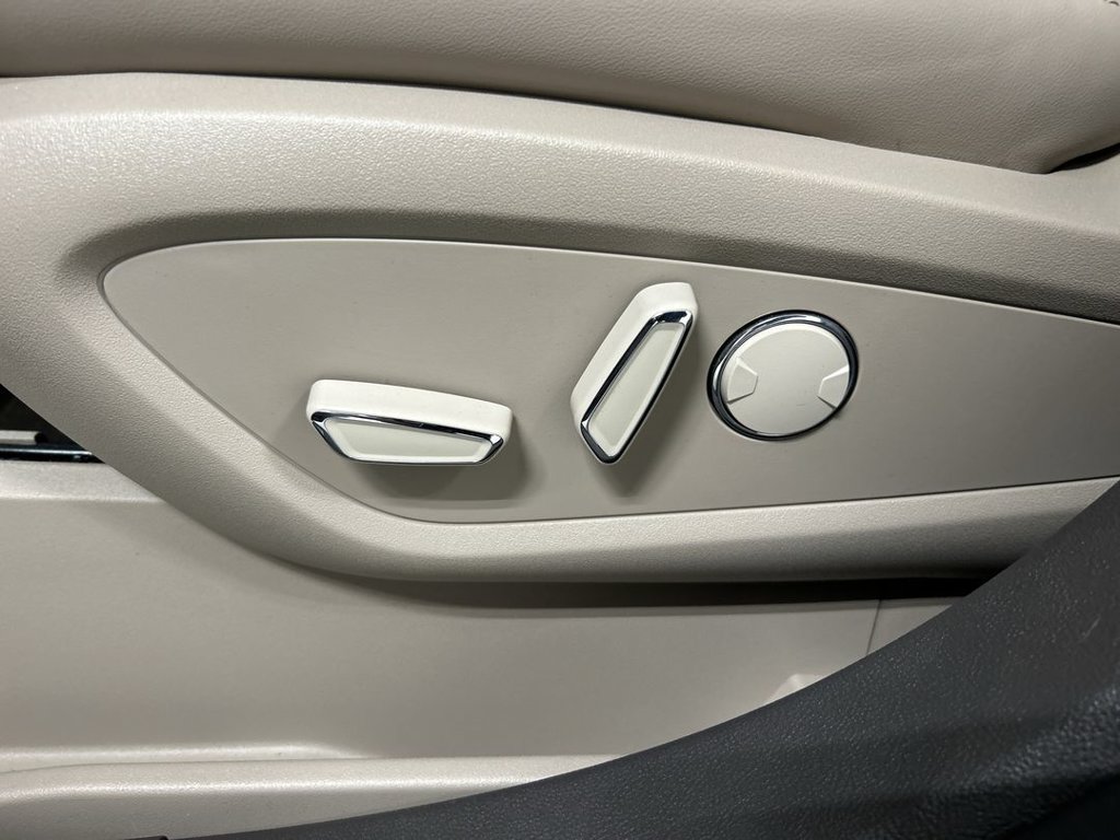 Used 2023 Lincoln Nautilus Reserve AWD/4WD image 10