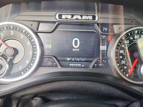 Used 2019 RAM 1500 Laramie AWD/4WD image 15