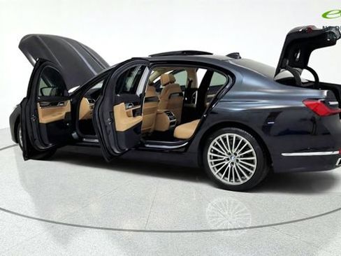 Used 2021 BMW 750i xDrive w/ Executive Package AWD/4WD image 16