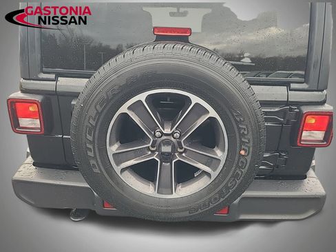 Used 2023 Jeep Wrangler Sahara image 15