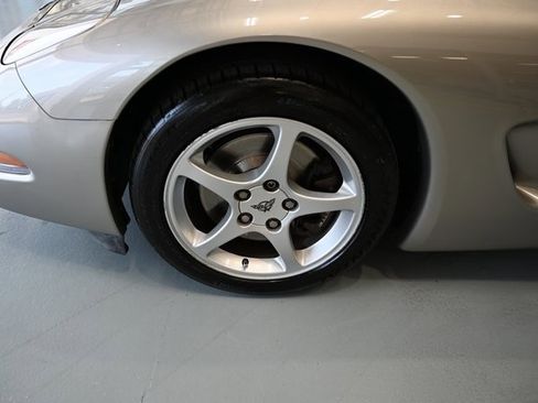 Used 2000 Chevrolet Corvette Coupe w/ Roof Pkg image 32