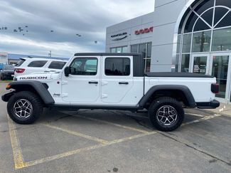 Used 2026 Jeep Gladiator Rubicon w/ Dual Top Group AWD/4WD video 2