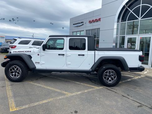 Used 2026 Jeep Gladiator Rubicon w/ Dual Top Group AWD/4WD image 2