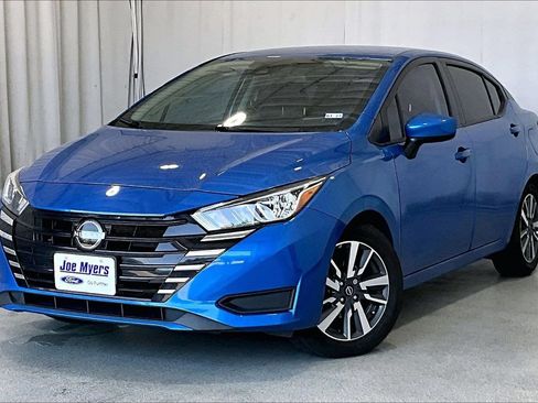 Used 2023 Nissan Versa SV FWD image 2