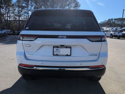 Used 2023 Jeep Grand Cherokee Laredo X image 5