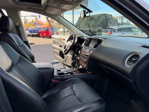 Used 2019 Nissan Pathfinder Platinum image 13