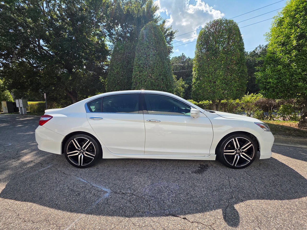 Used 2016 Honda Accord Touring image 6