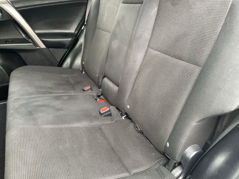 Used 2018 Toyota RAV4 XLE FWD image 18