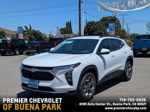 Used 2025 Chevrolet Trax LT w/ Driver Confidence Package image 1