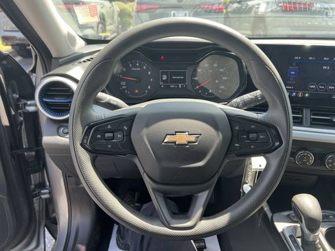 Used 2025 Chevrolet Trax LS w/ Driver Confidence Package FWD image 18