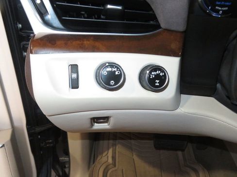 Used 2017 Cadillac Escalade Premium Luxury image 41