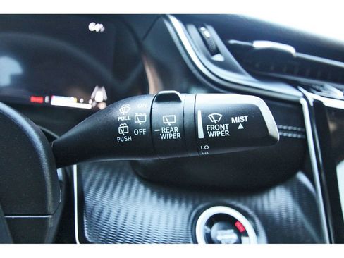 Used 2025 Jeep Grand Cherokee Altitude image 15