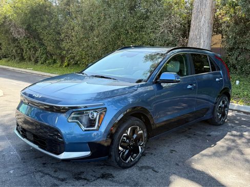 Used 2023 Kia Niro Wind w/ Wind Preserve Package FWD image 2