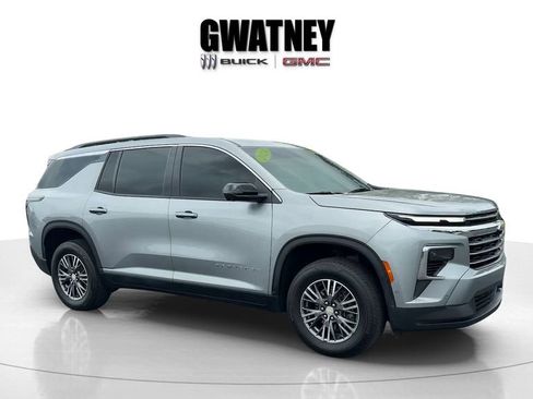 Used 2024 Chevrolet Traverse LT w/ Enhanced Driving Package FWD image 2