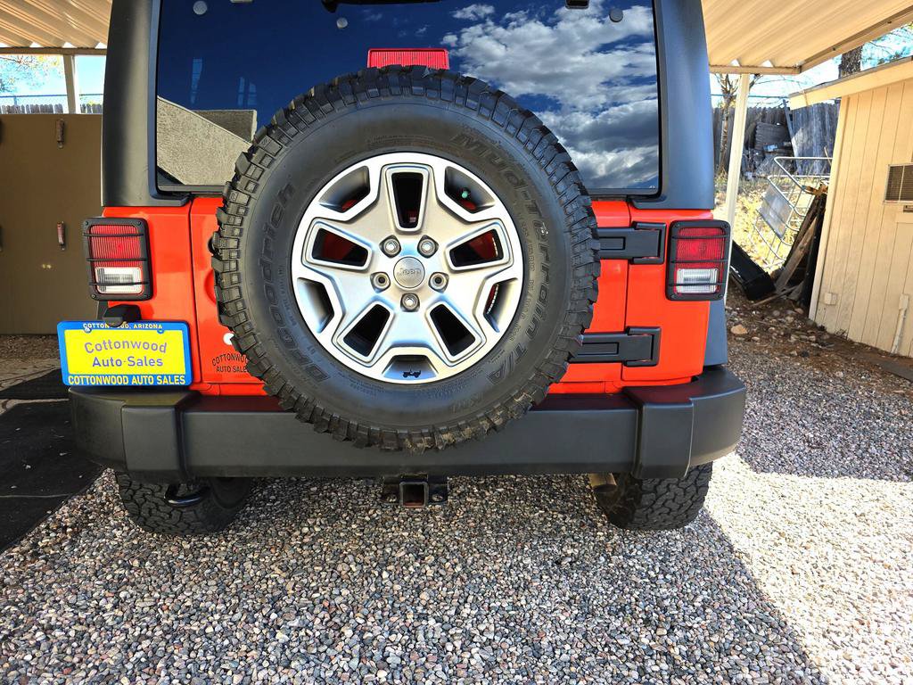 Used 2015 Jeep Wrangler Unlimited Rubicon w/ Connectivity Group AWD/4WD image 31