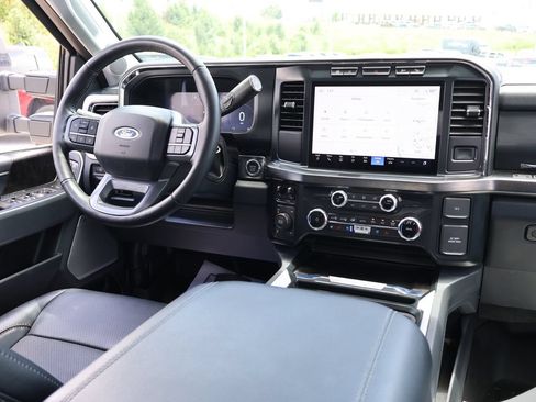 Certified 2024 Ford F250 Lariat w/ FX4 Off-Road Package AWD/4WD image 15
