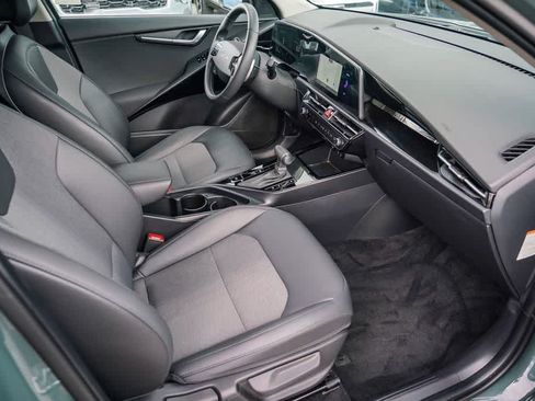 Certified 2025 Kia Niro EX FWD image 15