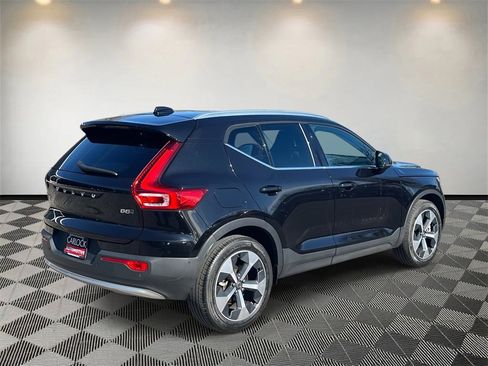 Used 2023 Volvo XC40 B5 Ultimate w/ Climate Package image 3