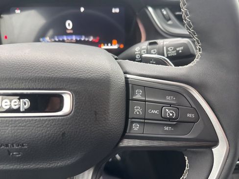 Used 2024 Jeep Grand Cherokee Altitude image 12
