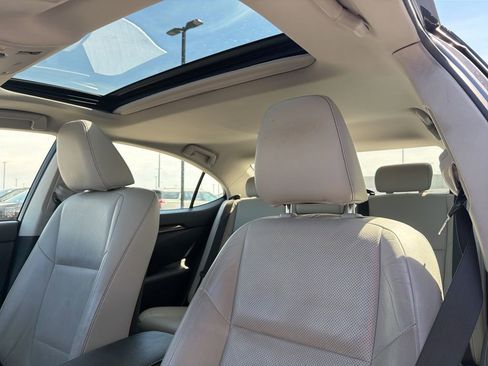 Used 2014 Lexus ES 350 w/ Luxury Package image 4