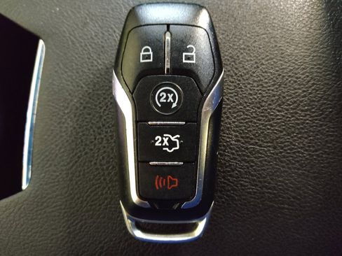 Used 2013 Lincoln MKZ image 32