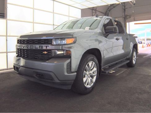 Used 2020 Chevrolet Silverado 1500 Custom w/ Custom Value Package RWD image 2