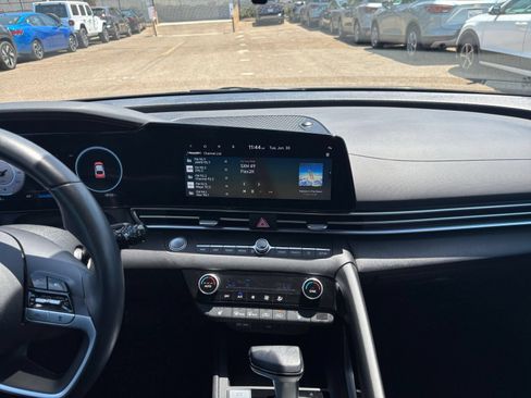 Used 2025 Hyundai Elantra SEL FWD image 17