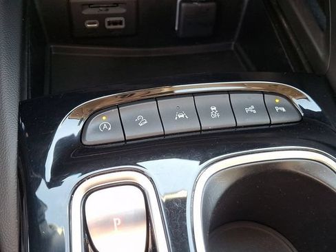 Used 2023 Buick Envision Avenir AWD/4WD image 35
