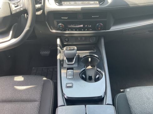 Used 2025 Nissan Rogue SV FWD image 13