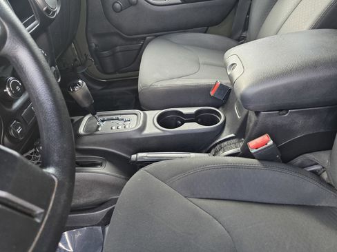 Used 2015 Jeep Wrangler Unlimited Sport image 13