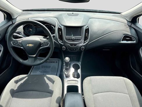 Used 2018 Chevrolet Cruze LT w/ Convenience Package FWD image 14