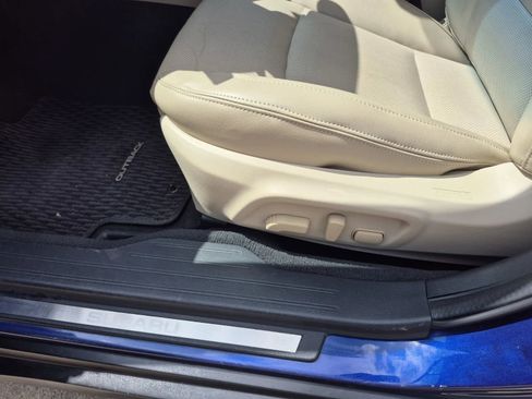 Used 2017 Subaru Outback 2.5i Limited image 14