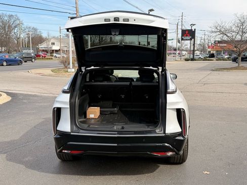 Used 2024 Cadillac Lyriq Tech AWD/4WD image 18