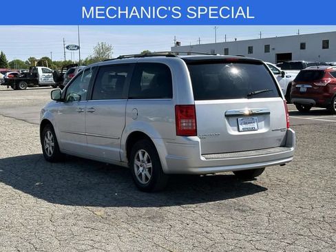 Used 2010 Chrysler Town & Country Touring w/ Heated Seat Group FWD image 3