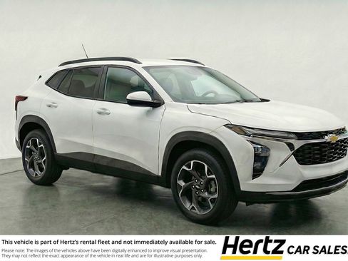 Used 2025 Chevrolet Trax LT w/ LT Convenience Package image 1