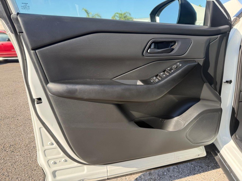 Used 2024 Nissan Rogue S FWD image 15