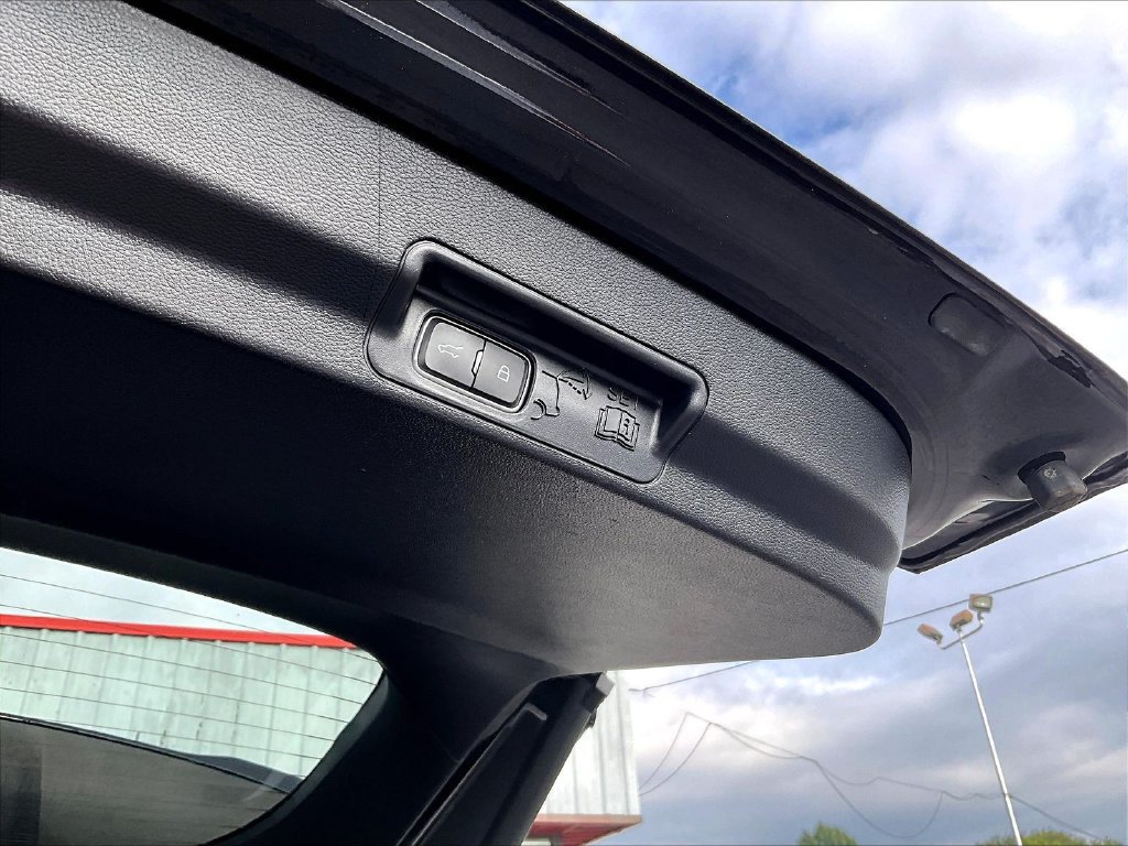 Used 2021 Ford Explorer XLT w/ Equipment Group 202A AWD/4WD image 20